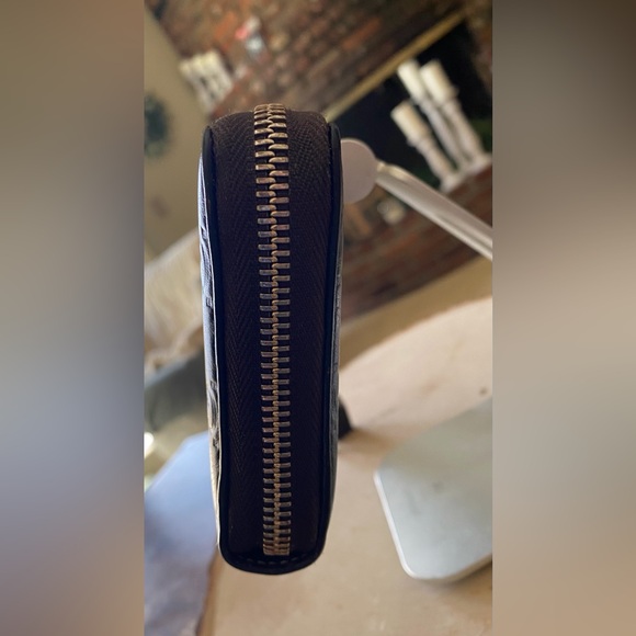 Gucci Black Embossed Wallet - Picture 9 of 16